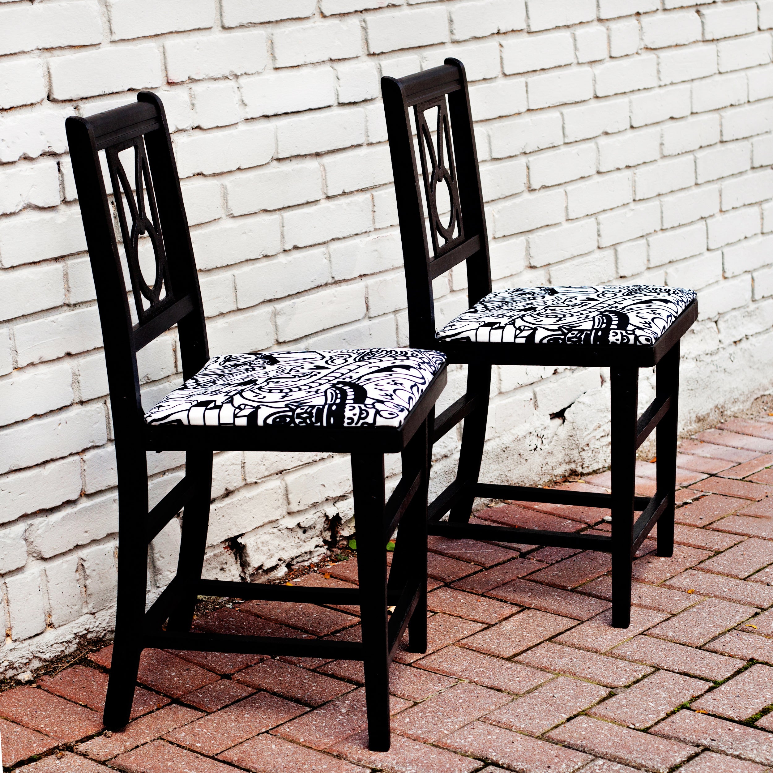 Wood Vintage Folding Chairs: (Set of 2)